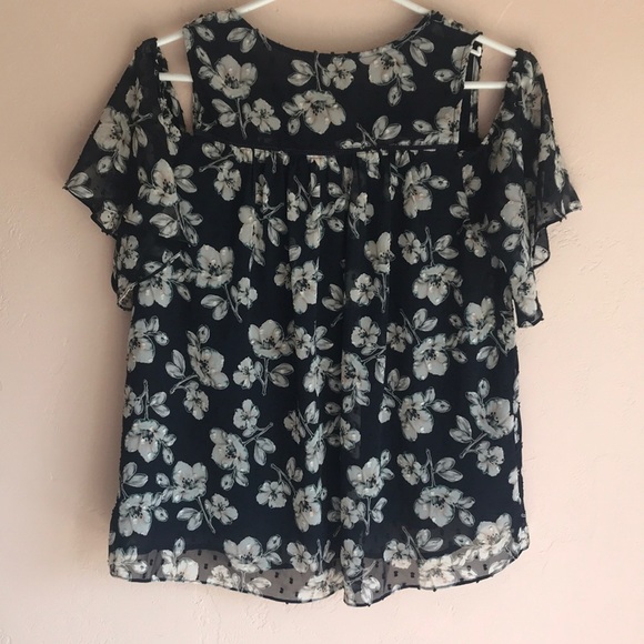 Anthro Moon River cold shoulder top size medium - Picture 6 of 12